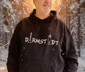 Schwarzer Hoodie mit Darmstadt Schriftzug