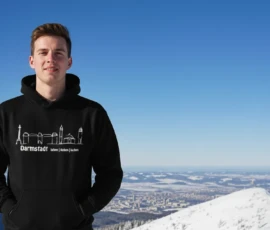 Darmstadt leben, lieben, lachen <a href="https://lp-1.de/t-shirt-darmstadt-leben-lieben-lachen/" style="font-size:16px;font-weight:bold;color:#e6007e">→ Jetzt entdecken</a> Ein Darmstadt-Hoodie im Winter